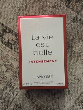 Lancôme La Vie Est Belle Intensément Eau de Parfum - White & Red Box